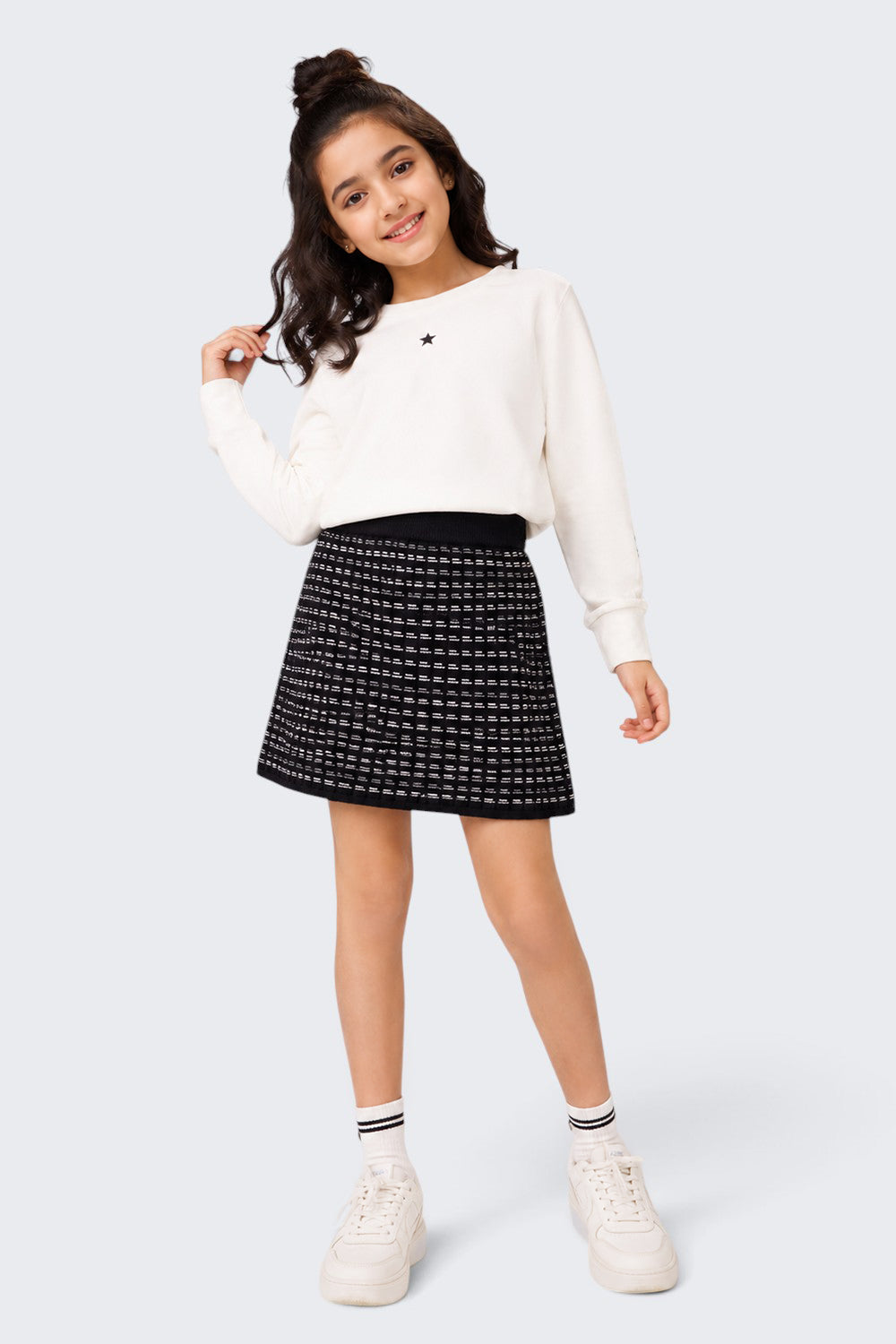 Tweens Girls Mid Rise Black Self Design Skirt