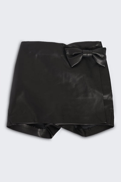 Black Mid Rise Regular Fit Shorts For Girls