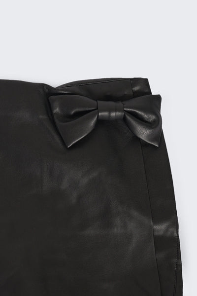 Black Mid Rise Regular Fit Shorts For Girls