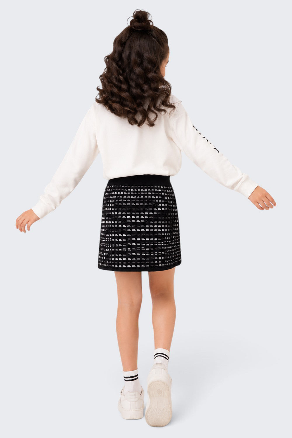 Tweens Girls Mid Rise Black Self Design Skirt